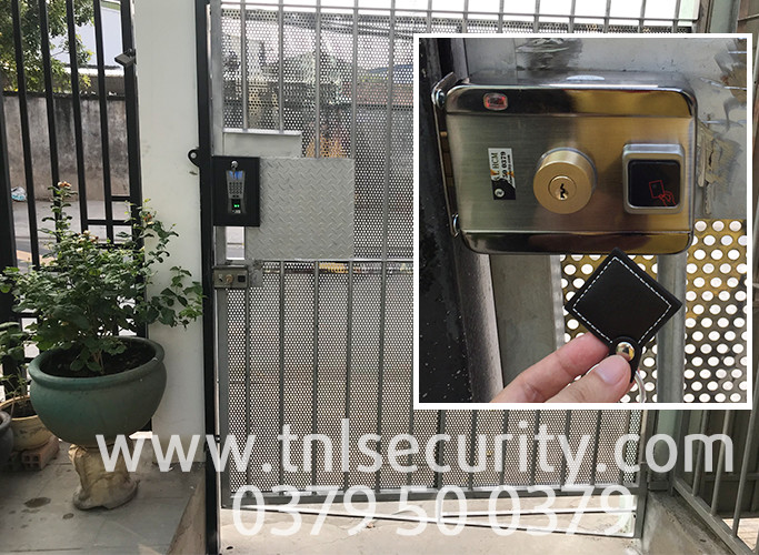 Lap-dat-khoa-cong-dien-tu-van-tay-tai-Binh-Tan-cho-day-phong-tro